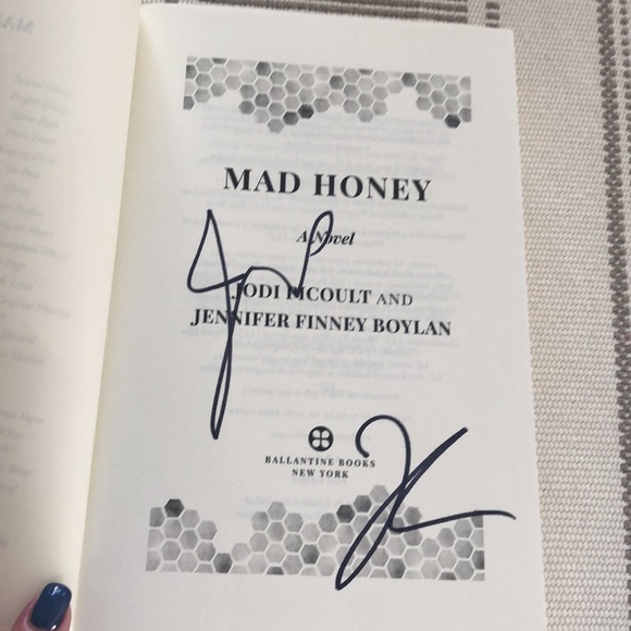 Best selling signed book - Picture 2 of 2